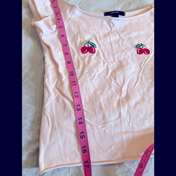 🌼 Forever 21 strawberry cropped shirt size L - Picture 5 of 7